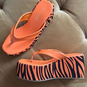 BRAND NEW Y2K ORANGE ZEBRA PLATFORM FLIPPIES